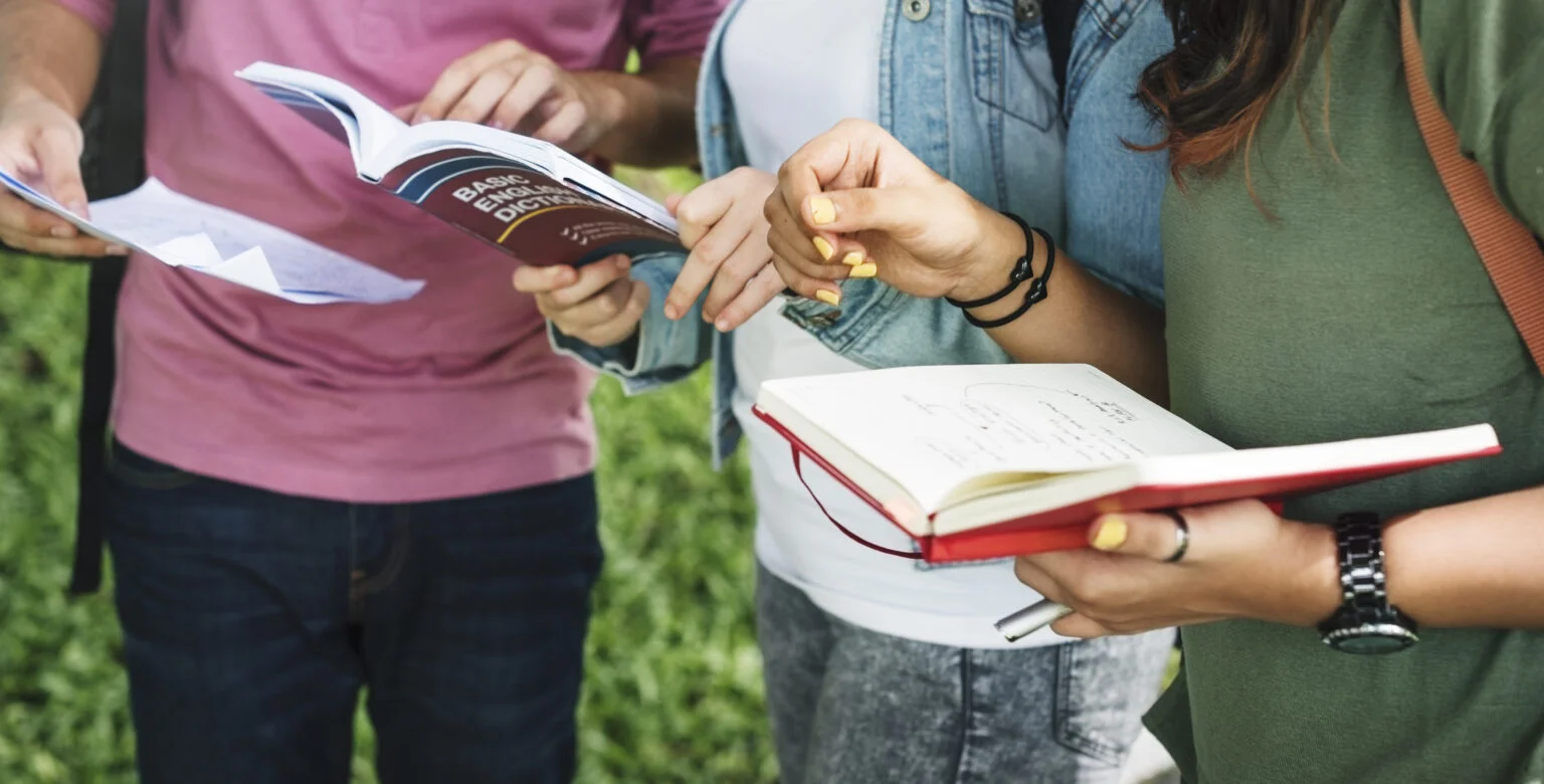 estudiantes en aulaciencia